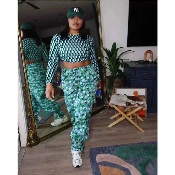 NWT Women's Utility Jazz Dot Green Cargo
Pants - DVF for Target L - Picture 6 of 9